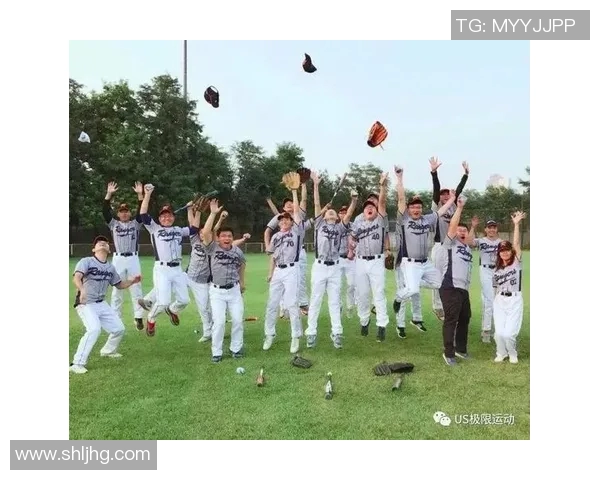 成都极限运动队团队协作引发热议与争议的背后故事探讨 成都极限运动队团队协作引发热议与争议的背后故事探讨