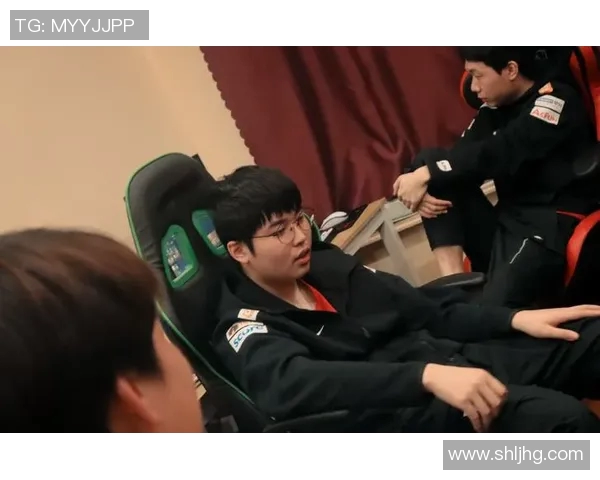 赛后分析EDG与WE对决中的战术灵活性与团队协作表现 赛后分析EDG与WE对决中的战术灵活性与团队协作表现