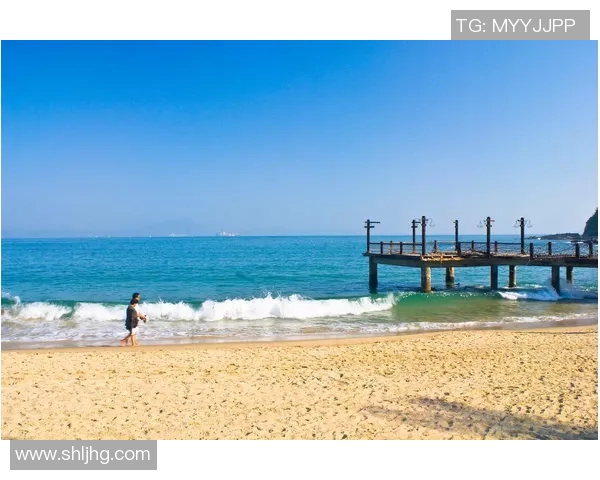 以阳光泳池为核心打造度假胜地体验尽享夏日清凉与奢华休闲时光